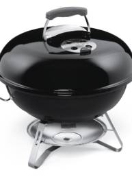 The Jumbo Joe is Weber’s ultimate portable kettle. This 47cm barbecue is big enough to roast a whole chicken or leg of lamb.