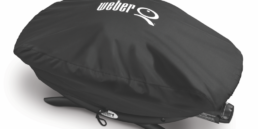 Embrace the pouring rain and scorching sun. The lightweight yet durable barbecue cover is easy to pull on and off of your barbecue. Its fastening straps keep it from blowing into your neighbour’s garden, and its water and UV resistant material helps to maintain a clean, sleek surface.