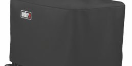 This lightweight yet durable Premium Cover is easy to pull on and off your Weber Performer Kettle barbecue. Its fastening straps keep it from blowing away, and its water resistant material helps to maintain a clean, sleek surface.