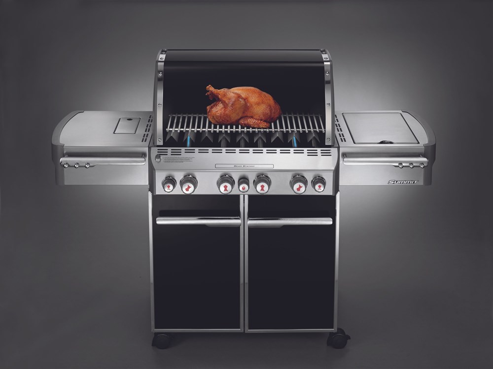 The four burner Summit E-470 gas barbecue will redefine your perception of the classic barbecue.