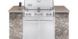 The four burner Summit S-460 Built In barbecue will redefine your perception of the classic barbecue.