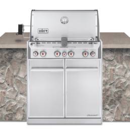 The four burner Summit S-460 Built In barbecue will redefine your perception of the classic barbecue.