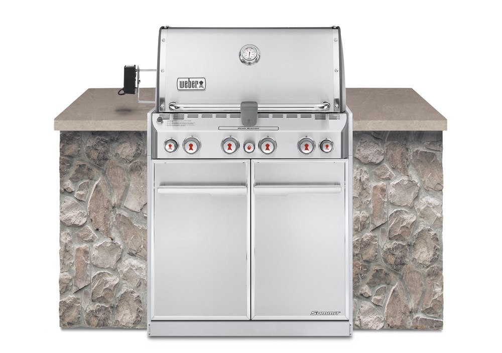 The four burner Summit S-460 Built In barbecue will redefine your perception of the classic barbecue.