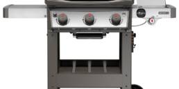 With the spacious cooking area, you can sear steaks on one side while barbecuing an appetiser on the other.