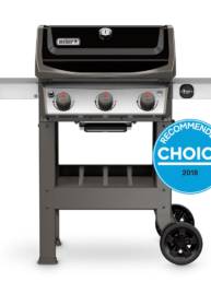 Get ready to step up your barbecuing experience. With the spacious cooking area, you can sear steaks on one side while barbecuing an appetiser on the other.