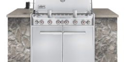 The six burner Summit S-660 Built In barbecue will redefine your perception of the classic barbecue.