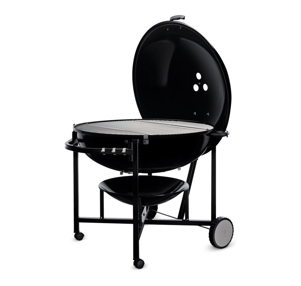 The enormous capacity of the Ranch Kettle charcoal barbecue sets the tone for a party that lasts until tomorrow.