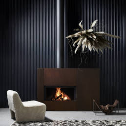 Stûv 21 Single Sided fireplace has a frameless guillotine glass window.