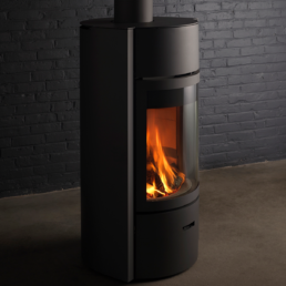The Stûv 30 is a free standing wood stove that offers multiple variations: open or closed fire.
