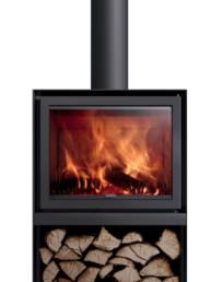 The Stûv 16 wood stoves stand out for their perfectly balanced straight lines that showcase the beauty of the flames.
